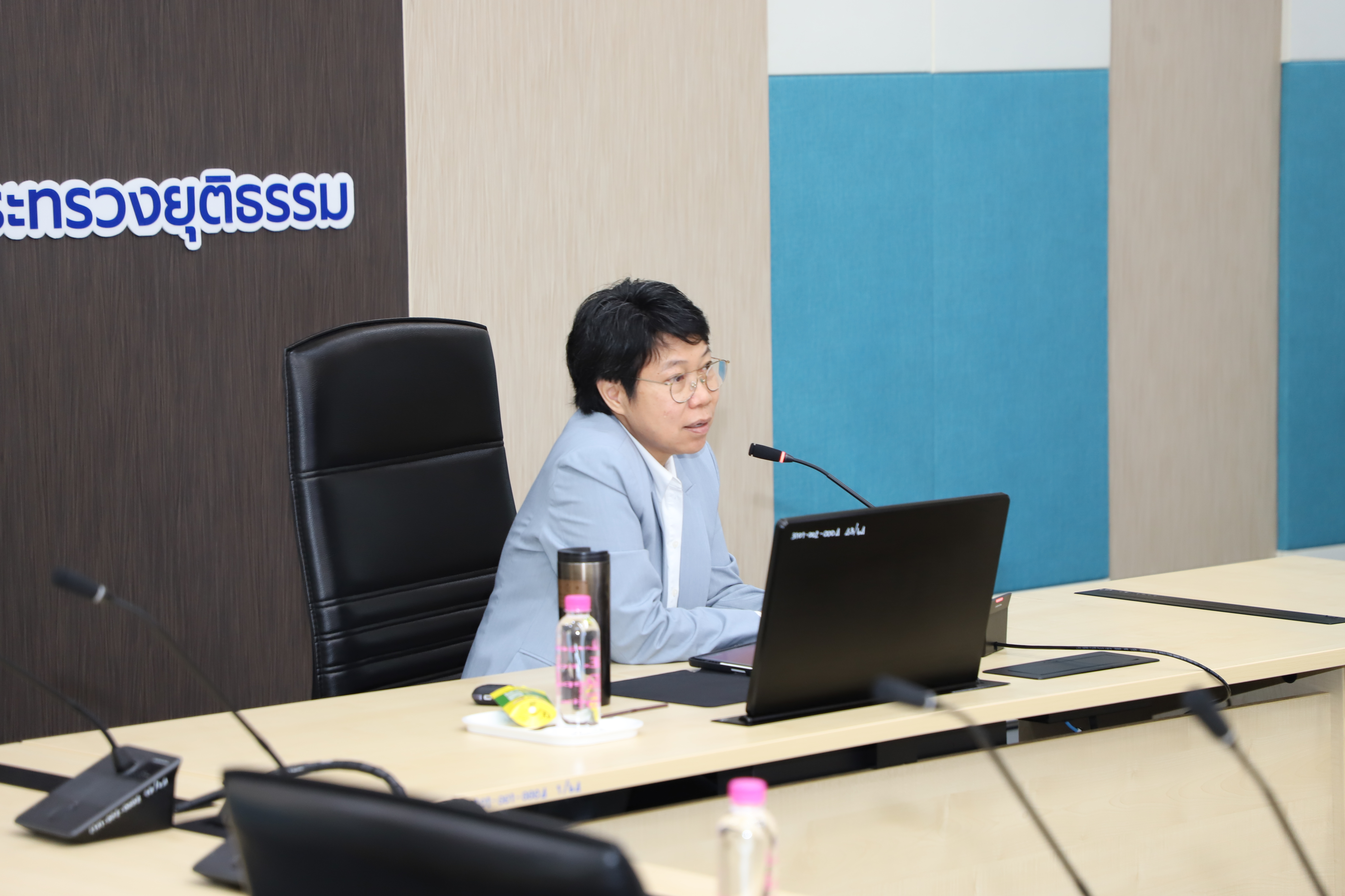 กรมบังคับคดี จัดประชุมมอบนโยบายและพิจารณาคัดเลือกโครงการขับเคลื่อน การบรรลุเป้าหมายตามยุทธศาสตร์ชาติ ประจำปีงบประมาณ พ.ศ. 2569